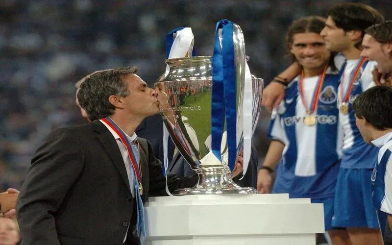 jose mourinho huan luyen vien doi nao hanh trinh va doi bong hien tai cua nguoi dac biet