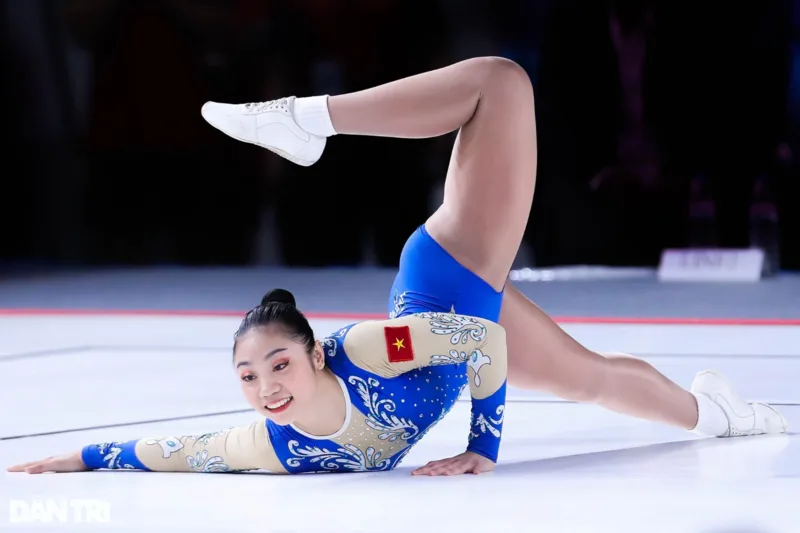 Aerobic Gymnastics yêu cầu vận động viên kết hợp sức mạnh, độ dẻo, kỹ thuật và biểu diễn theo âm nhạc.