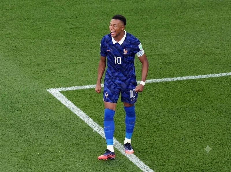 Kylian Mbappé tiếp tục khẳng định vị thế nhờ tốc độ, kỹ thuật và khả năng ghi bàn.